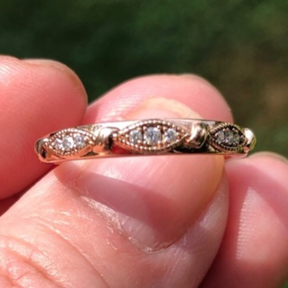 Flash sale 🌺Beautiful 10k Rose gold diamond band🌺 PRICE FIRM